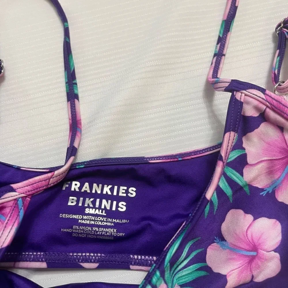 Frankie’s Bikini’s Jean Shine Floral Bikini Top Size Small New